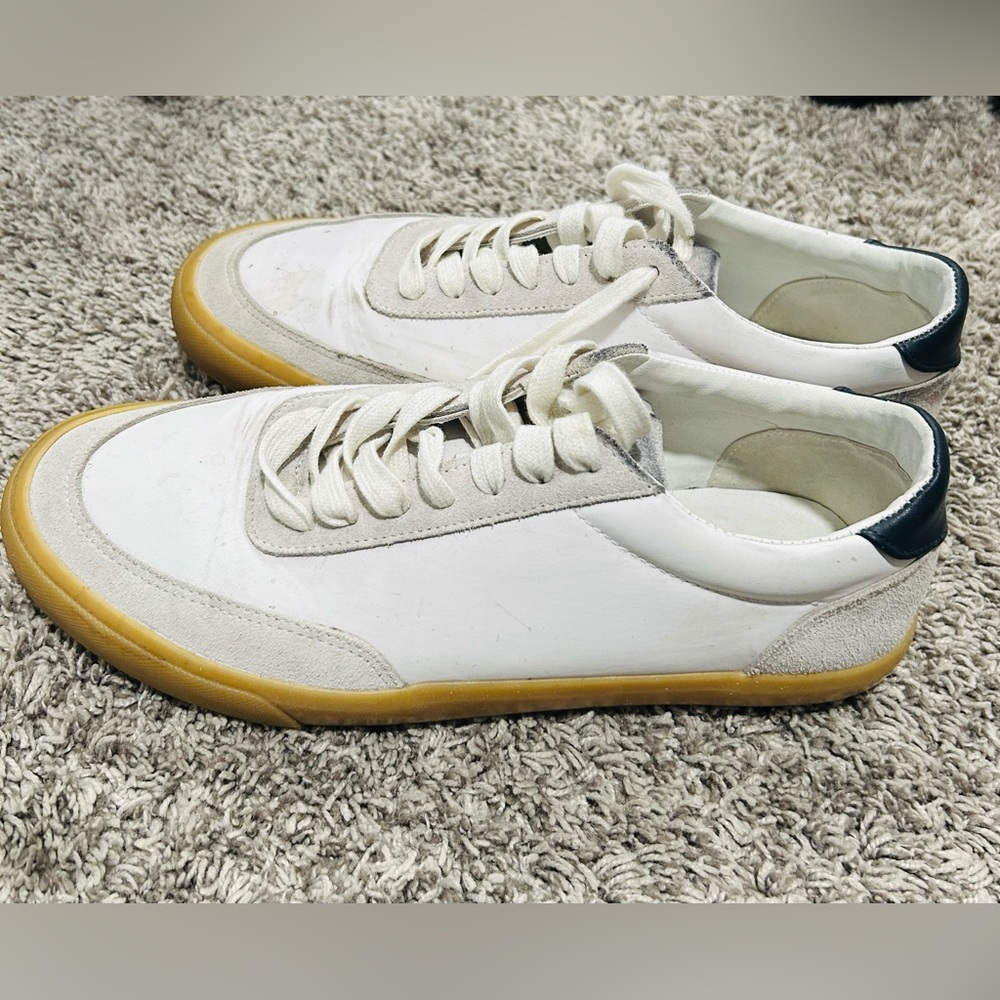 Express Men’s Low Gum Sole White Sneakers Size 10